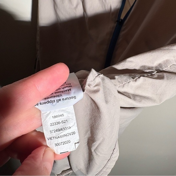 REI Co-Op Lightweight Reflective Vest - Picture 2 of 10